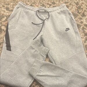 Nike tech men’s jogger  pants size Gray Jogger Pants size L
